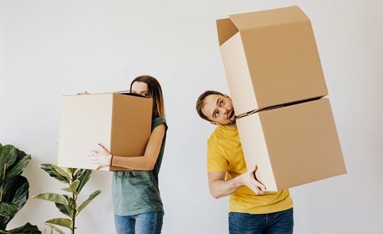 Mudahnya Cek Resi dan Lacak Paket Pengiriman dengan Shipper